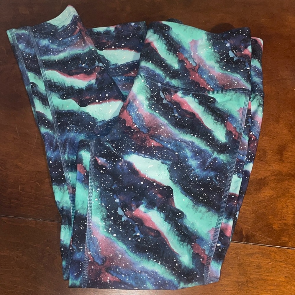 Saucony Women’s Medium Fortify Crop Capri Leggings Dusk Watercolor Galaxy Print